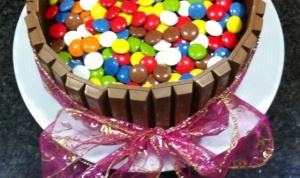 Tarta Kitkat y Lacasitos