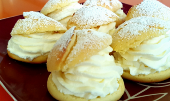 Lionesas con nata un dulce bocado muy fácil de hacer-Profiteroles rellenos  de nata caseros. Postres, Recetas