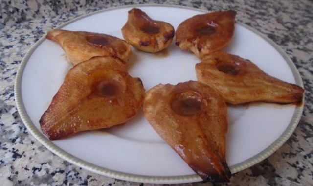 Peras con canela al horno