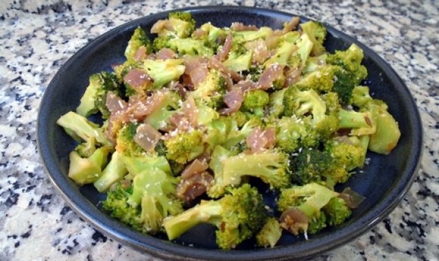 Sabzi de brócoli y cebolla