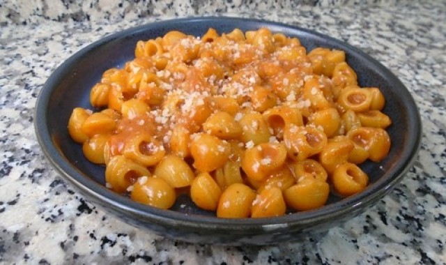Pasta con salsa de gochujang y leche de coco