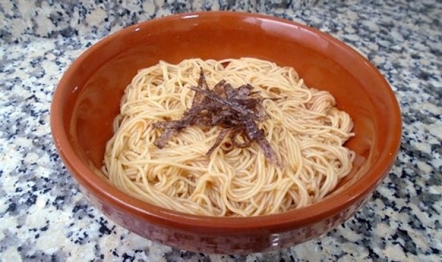 Fideos fríos con salsa de gochujang