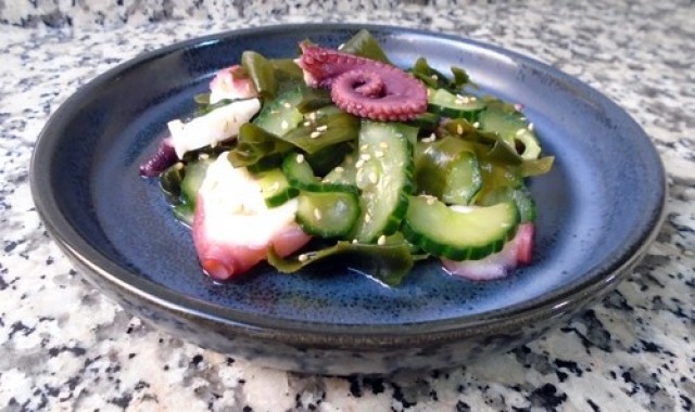 Tako sunomono o ensalada de pulpo japonesa