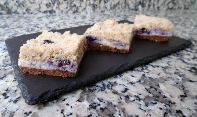 Tarta de queso y arándanos con crumble